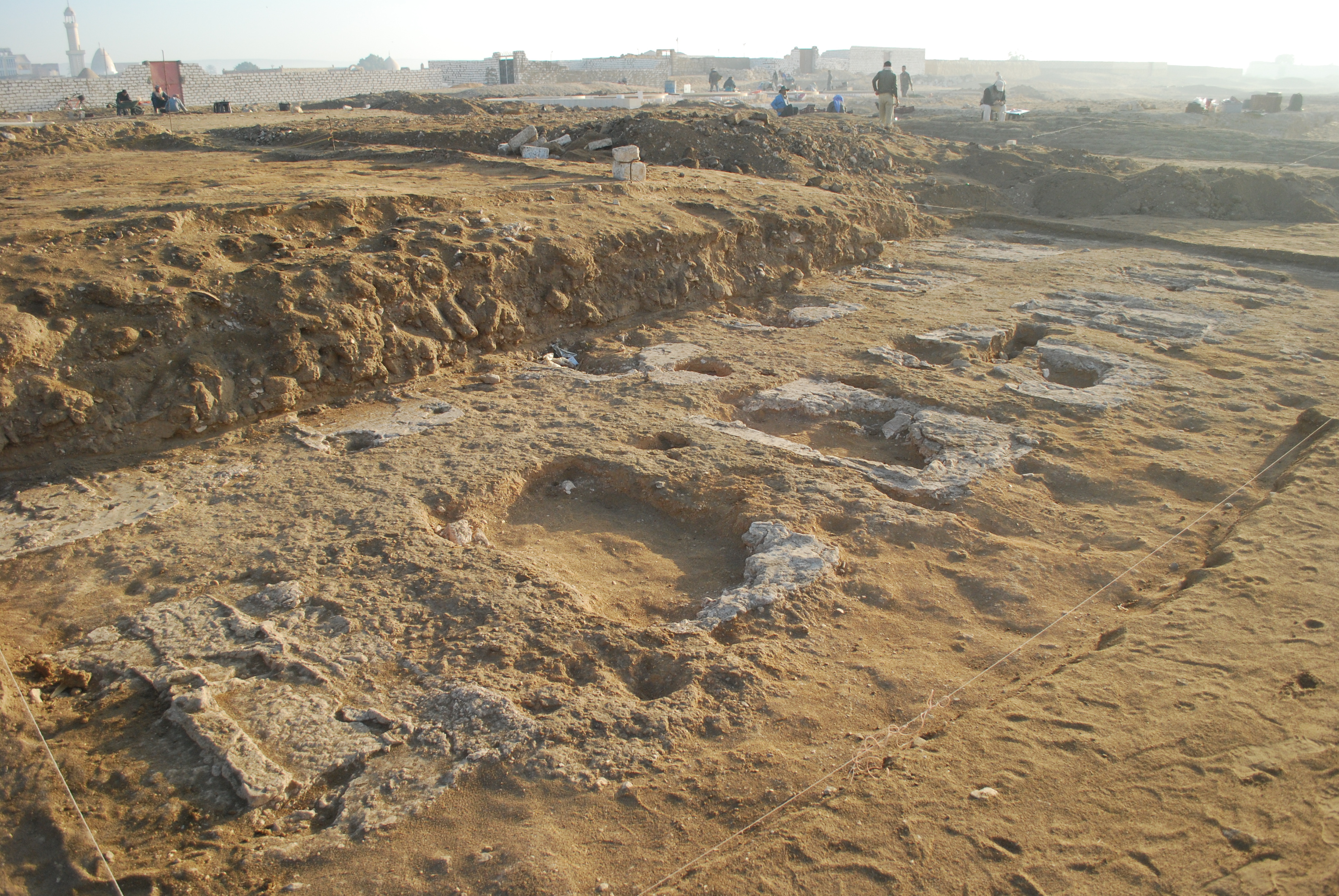 Lime-gypsum platforms for offering tables